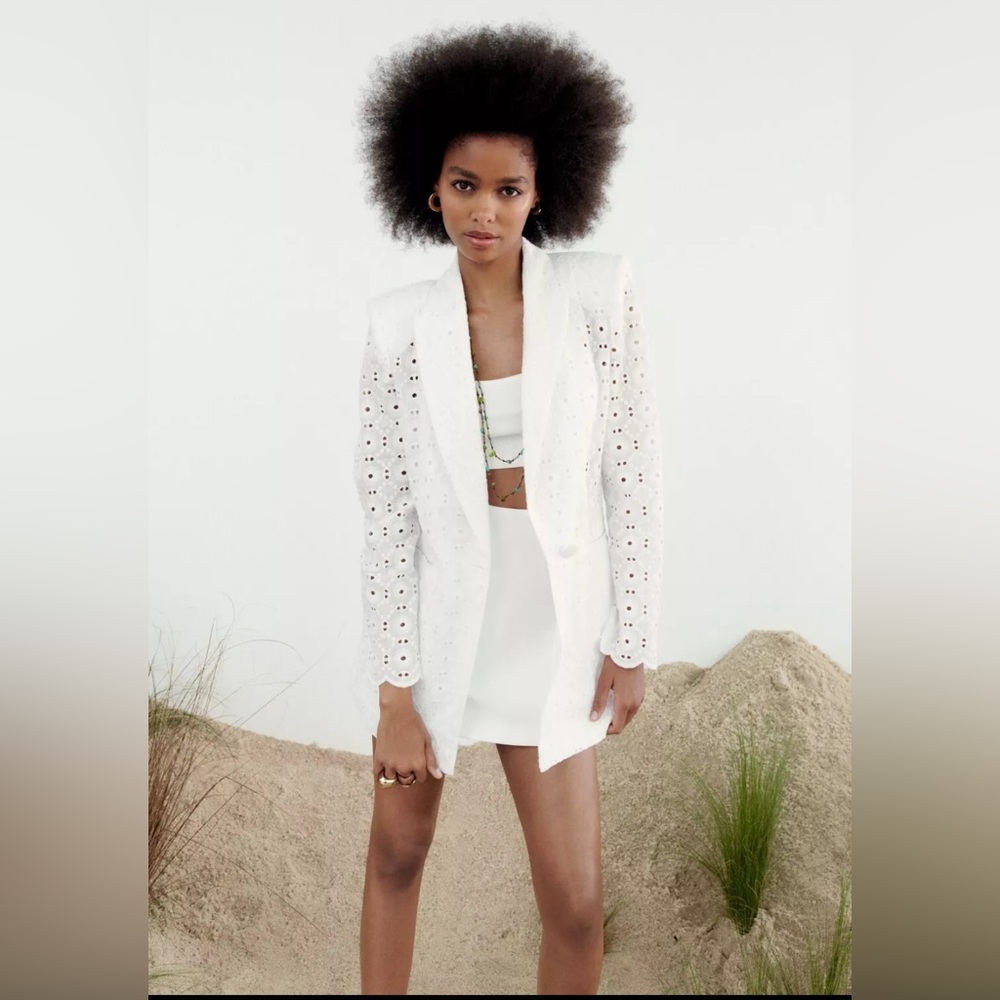 *ZARA* WHITE EYELET ONE BUTTON BLAZER- SIZE XS